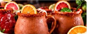 Bebidas coloridas preparadas para una celebración
